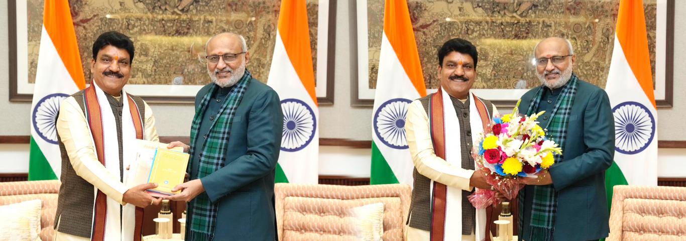 Vice Chancellor - Prof. M.M. Pathak meeting with the Honorable Vice President of India